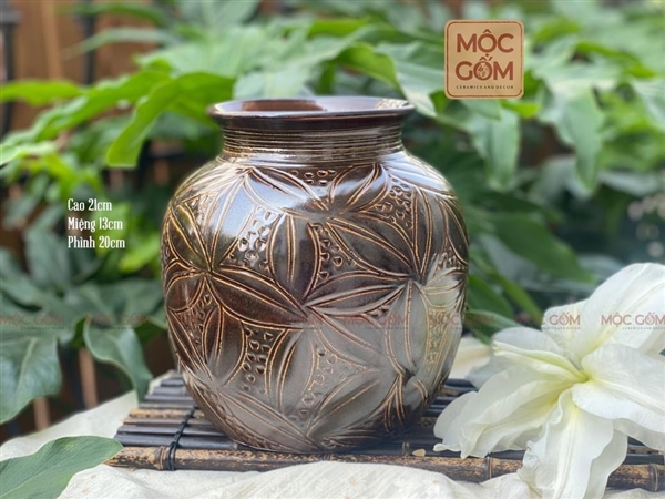 Bình gốm - dáng lu cao - khắc hoa văn lá nâu
